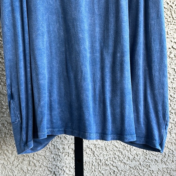 Harlow & Graham Twist Front T-Shirt - Picture 5 of 11